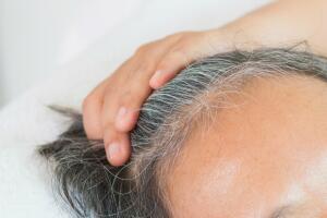 raiz-cabelo-branco-1216-1400x800.jpg
