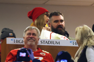 Taylor Swift y Jason Kelce, hermano de su novio Travis Kelce