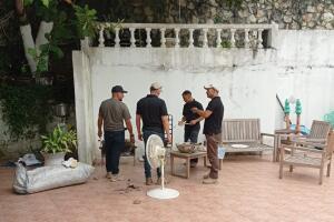 ex soldados colombianos en su recinto en Haití