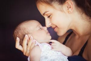 madre-y-bebe-recien-nacido.jpg