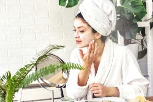 mascarilla-facial-con-flores.jpg