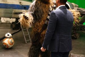 Príncipes William y Harry en premiere de Star Wars