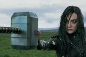 Hela con el mjolnir thor.jpg
