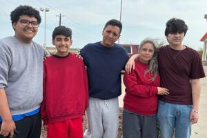 liberan familia mariachis jóvenes detenidos ICE joaquin castro gina ortiz dilley texas