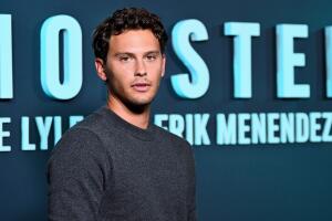 Cooper Koch interpreta a Erik Menéndez