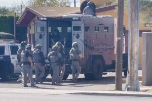 Un hombre en custodia y otro sin vida fue el saldo de un tiroteo con la policía en Mesa