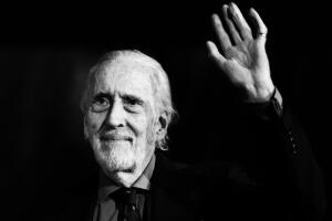 5-canciones-metaleras-para-despedirnos-de-Sir-Christopher-Lee.jpg