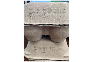 Retiran huevos de tiendas en 9 estados por posible contaminación de salmonela.