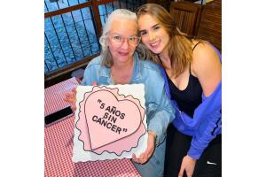 Así celebraba Gala Montes en 2023 que su mamá estuviera libre de cáncer.