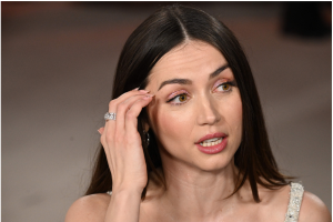ana-de-armas-premios-oscar-2023 (1).png