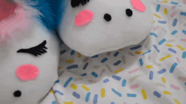 gif pantuflas de unicornio