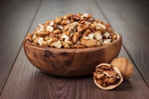 nueces-en-un-bowl-de-madera.jpg