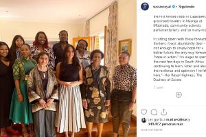 meghan vestido rayas.jpg