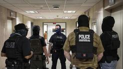 Agentes de ICE usan máscaras en las redadas y ahora sus abogados ocultan sus nombres en cortes de inmigración