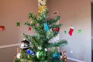 Árbol navideño en apartamento de Austin 