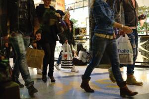 Retailers Hope For Strong Christmas Shopping Season
