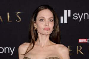 08_-_angelina_jolie_eternals_foto.jpg