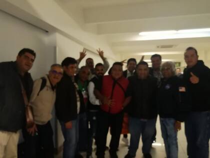"Lo invitamos al escenario a cantar su tema que hizo éxito en su voz 'Perfume de gardenias'", dijo la banda en el comunicado.