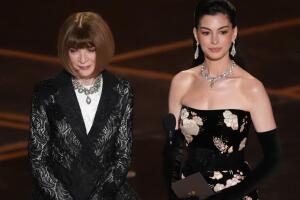 Anna Wintour y Anne Hathaway se presentaron juntas en los Premios Oscar 2'26, evocando el mundo de 'Devil wears Prada'. 
