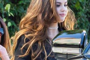 EXC Selena Gomez