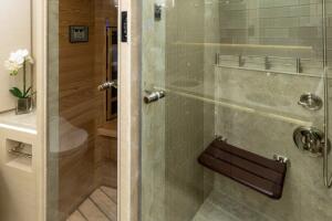 Justin Biebers' new touring motor home.