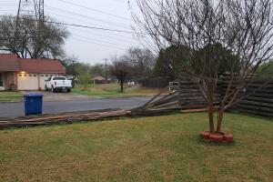 Tornados provocan daños a decenas de viviendas en San Antonio 