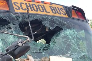 Daños ocasionados tras colisión de un autobús escolar al suroeste de Houston
