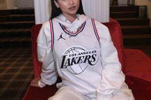 Paloma Mami Lakers.jpg
