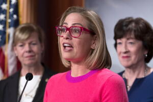 Kyrsten Sinema ley rompehogares