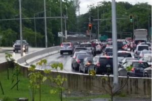 Tapones y caos en zona metro debido a lluvias