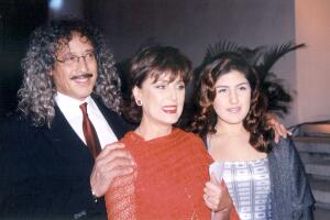 Helena Rojo junto con una de sus hijas y su pareja en la presentación de 'Mundo de Fieras' en 2007.
