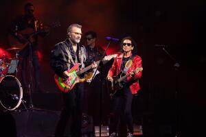 Alex Lora junto a Mijares cantando ´ADO´ - Juego de Voces 2025