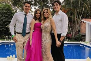 Itatí Cantoral y sus tres hijos