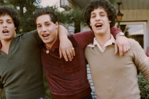trillizos-separados-nacer-three-identical-strangers.png