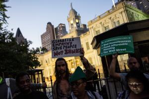 Desamparados marchan hasta City Hall