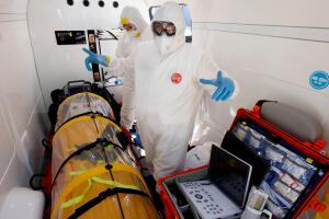 coronavirus traje 1.jpg