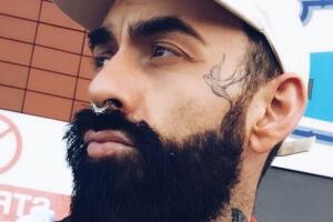 Lee Stinton denunció condiciones extremas en el centro de detención de Krome: sobrepoblación, falta de comida, duchas y medicación.