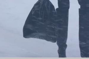 balenciaga-presento-su-bolsa-basura-pasarela-invierno-2022