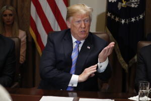 Trump sigue generado polémica con sus contradicciones sobre el papel ruso en el hackeo de las elecciones en EEUU.