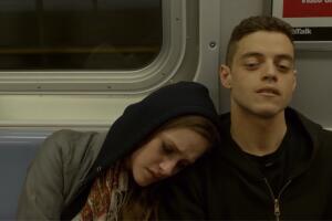 Rami Malek in Mr. Robot - Series que te harán más inteligente, según la ciencia.jpg