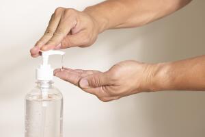 using alcohol gel clean wash hand sanitizer anti virus bacteria dirty skin care