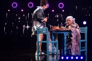 Juego de Voces 2025: Lucerito comió mole con su fan Teté