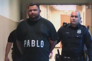 Rogelio Olivo padrastro abuso financiero robo tarjetas de crédito San Antonio Texas