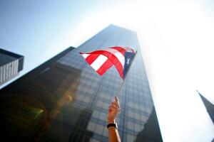 El NPRDP apoya la educación con 100 becas de $2,000 para estudiantes de origen puertorriqueño en 24 estados y Puerto Rico.