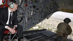 Jefe del Pentágono visita por sorpresa Afganistán tras el ataque más mortífero de los talibanes contra una base militar