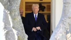 Corte Suprema rechaza temporalmente la solicitud de Trump de despedir al jefe de la agencia que supervisa al gobierno