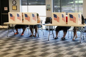 Votantes en un centro electoral en Iowa, este 'supermartes'.