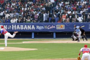 Obama disfruta del juego de béisbol en La Habana