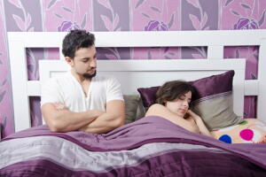 casal-homem-mulher-dorme.jpg