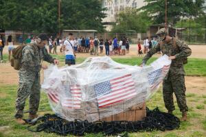 Marines preparan lanzamiento de suministros en Venezuela
